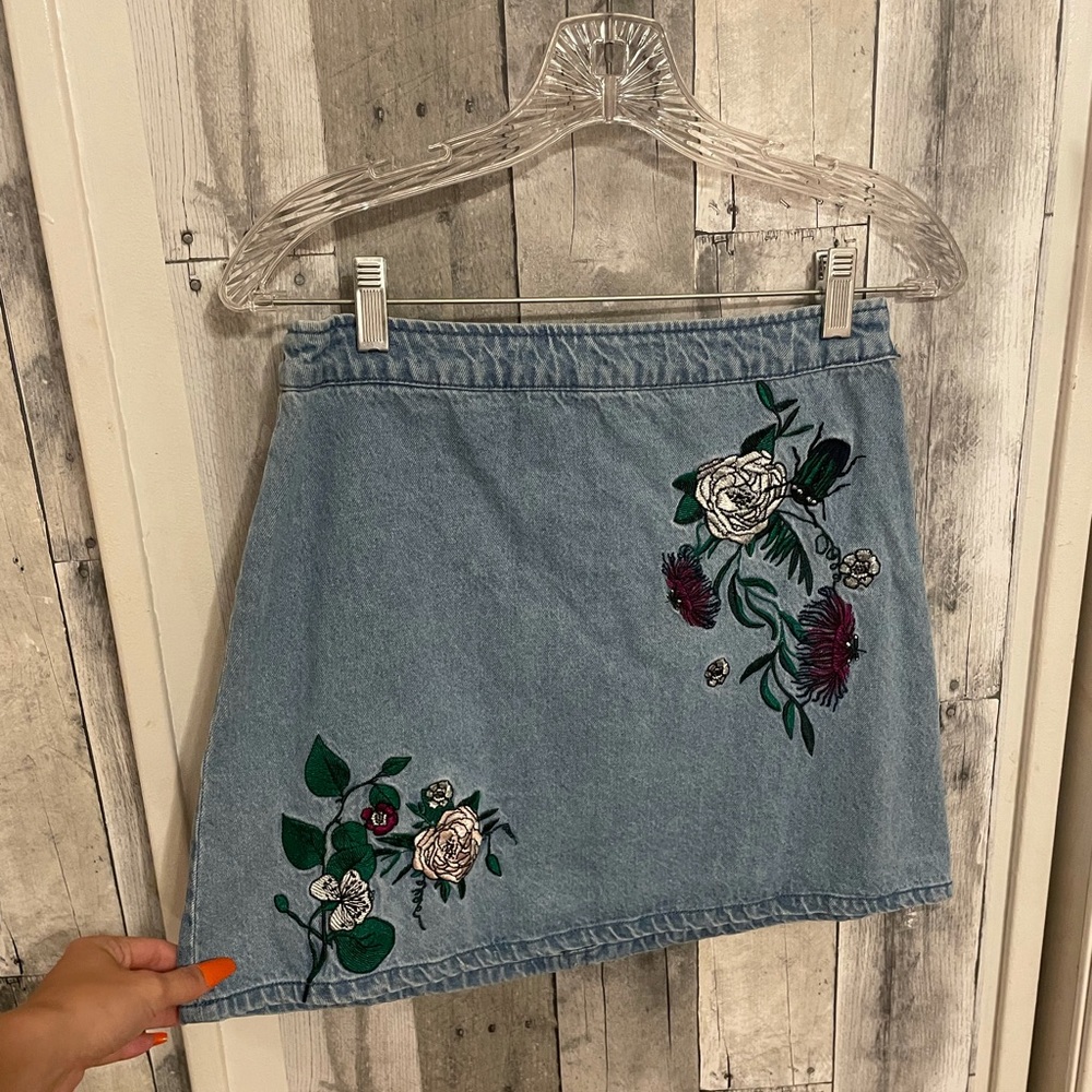H&M DENIM EMRBOIDERED SKIRT